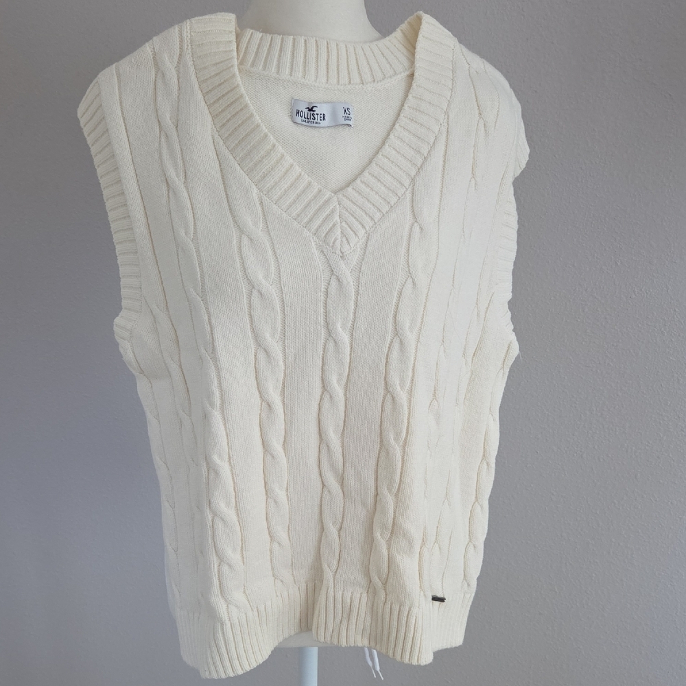 Hollister Ivory Cable Knit Vest
